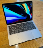 2018 MacBook Pro 13” i7 16GB 500GB