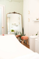 Coolidge Corner Sublet in Spa - energy healers + lash techs