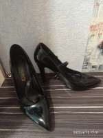 High-heeled shoes for sale