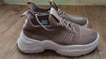 Sneakers size 9
