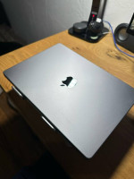 2021 MacBook Pro M1 chip 16 gb 14 in