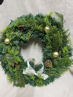 Selling high-quality New Year's wreaths, only 4 left