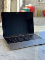 Macbook 2016 Retina - 12 inch, 8 GB RAM, 256 GB