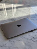 Macbook 2016 Retina - 12 inch, 8 GB RAM, 256 GB