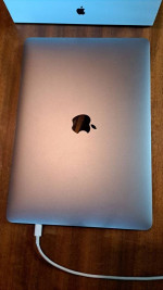 13" Apple MacBook Pro Touchbar