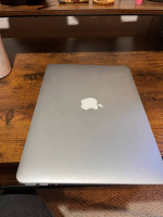 MacBook Air 2017 13inch 128 Gb with accessories