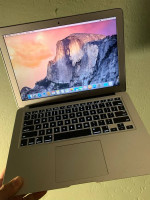 MACBOOK AIR