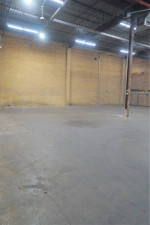 Warehouse With 2 Loading Docks, Heavy Power, High Ceilingss Dividable