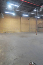 Warehouse With 2 Loading Docks, Heavy Power, High Ceilingss Dividable