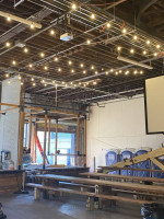 Versatile Brooklyn Warehouse: Your Next Venture! 🏭