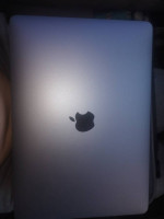 MacBook pro 2022 13.3 in touch bar
