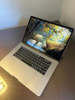 2018 Macbook Pro 15” Retina Display 2.2 GHz 6-Core Intel Core i7 16 GB
