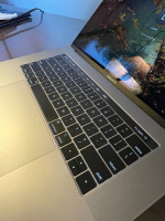 2018 Macbook Pro 15” Retina Display 2.2 GHz 6-Core Intel Core i7 16 GB