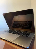2018 Macbook Pro 15” Retina Display 2.2 GHz 6-Core Intel Core i7 16 GB