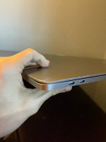 2018 Macbook Pro 15” Retina Display 2.2 GHz 6-Core Intel Core i7 16 GB