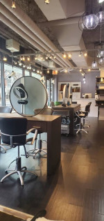 8 chair salon for rent
