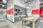 Embrace Hyde Park's Blossoming Beauty: Quaint Office Space for Rent!