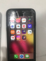 iPhone SE cracked screen