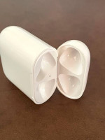 Apple Airpods (1st Generation)
