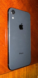 Unlocked iPhone XR 64 GB mint