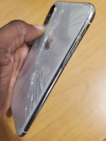 iPHONE X 64GB cracked back (Cricket /ATT Prepaid)