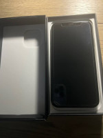 iPhone XR  11