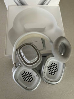 Air Pods Max with lightning