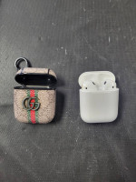 APPLE AIRPODS 2 BLUETOOTH WIRELESS EARBUDS HEADSET WHITE