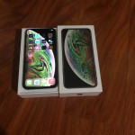 Unlocked iPhone XS 64GB- black