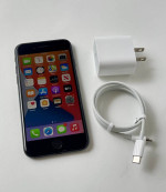 Unlocked iPhone SE 64GB 2nd gen 2020.🔋100%