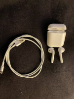 Apple Airpods 2nd Gen w/charging case and cable
