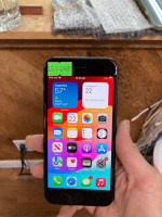 Factory unlocked Iphone SE 3rd gen (2022) 64GB