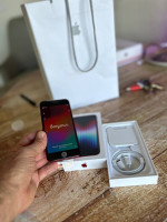 iPhone SE RED 2024