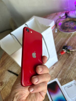 iPhone SE RED 2024