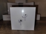 Apple AirPods Pro (2nd Generation) AirPods With MagSafe Charging Case