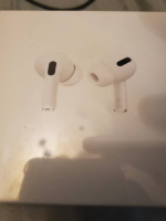 Apple Airpods w/  wireless charging case 2023