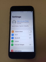 iPhone SE 2022 5G 64gb midnight black. Unlocked to any company