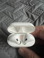 Apple AirPods Gen 1