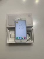 Unlocked iPhone 8 64 GB- Silver/White