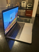 Apple MacBook Pro 13.3" (2017, 8GB, 2.3 GHz Intel Core i5) Laptop