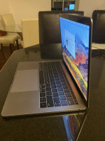 Apple MacBook Pro 13.3" (2017, 8GB, 2.3 GHz Intel Core i5) Laptop