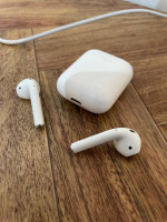 Apple - AirPods - (2nd generation)
