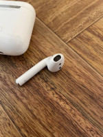 Apple - AirPods - (2nd generation)