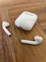 Apple AirPods (2nd generation)