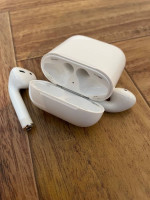 Apple AirPods (2nd generation)