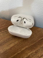 Apple AirPods (2nd generation)