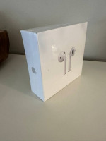 Apple Airpods 2nd Gen ! New in the selaed Box
