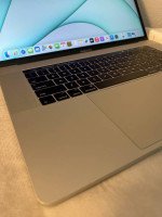 2017 Apple Touch Bar MacBook Pro Retina 15" Core i7 500Gb SSD 16GB Ram