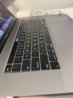 2019 16” Apple MacBook Pro i7/16GB Ram/500ssd + Touchbar + apps + char