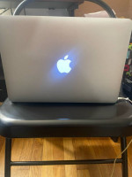 Macbook Air 2017 13 Inch 2.2 Ghz I7 8 Gb Ram 500 SSD with Adapter for charged fr